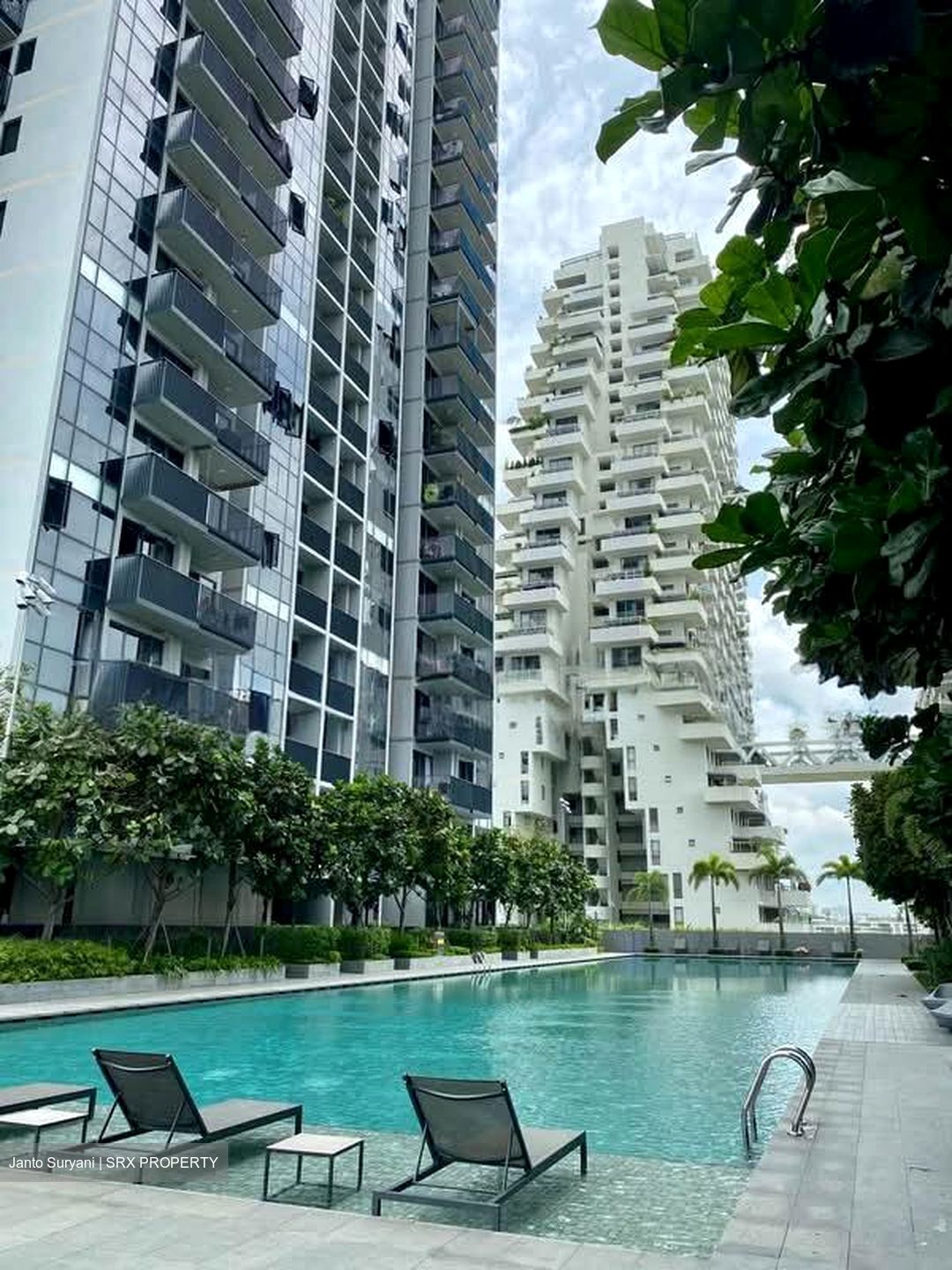 Sky Vue (D20), Condominium #558817881
